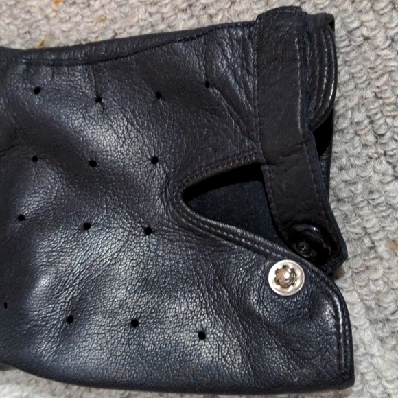 13. Vintage Black Bracelet Cuff Driving Gloves - Picture 2 of 3